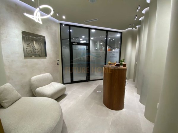 Tirane, jap me qera ambjent biznesi Kati 0, 61 m² 1.500 € (Pas Xheko Imperial, Blloku)