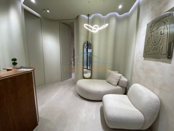 Tirane, jap me qera ambjent biznesi Kati 0, 61 m² 1.500 € (Pas Xheko Imperial, Blloku)