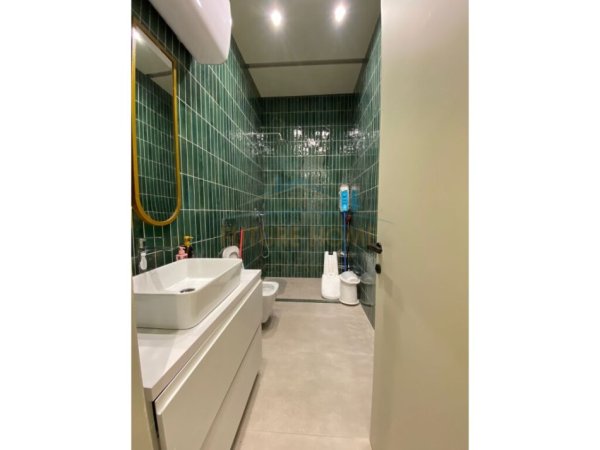 Tirane, jap me qera ambjent biznesi Kati 0, 61 m² 1.500 € (Pas Xheko Imperial, Blloku)