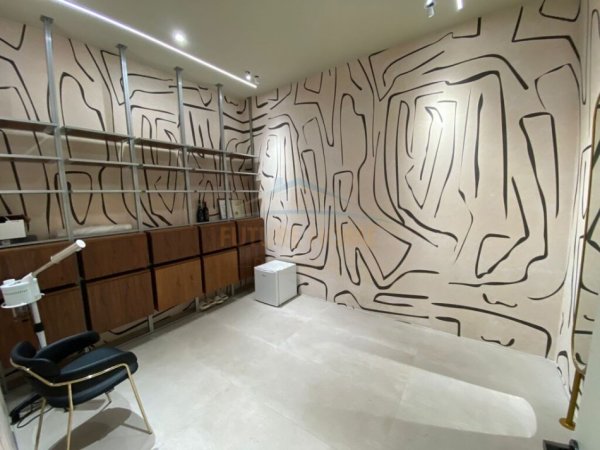 Tirane, jap me qera ambjent biznesi Kati 0, 61 m² 1.500 € (Pas Xheko Imperial, Blloku)