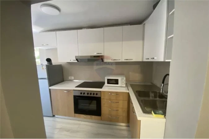 Tirane, jepet me qera apartament 1+1 Kati 3, 50 m² 450 € (sander prosi)