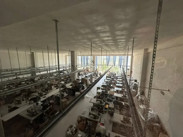 Tirane, jepet me qera ambjent biznesi Kati 4, 1.080 m² (Sauk)