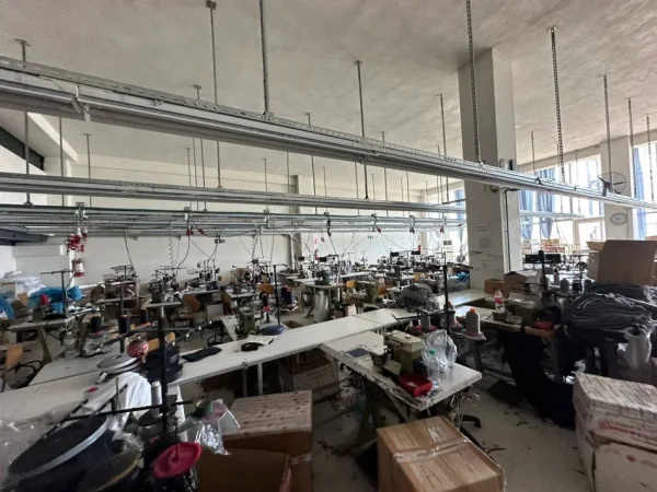 Tirane, jepet me qera ambjent biznesi Kati 4, 1.080 m² (Sauk)