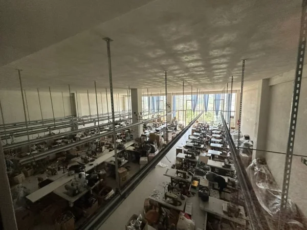 Tirane, jepet me qera ambjent biznesi Kati 4, 1.080 m² (Sauk)