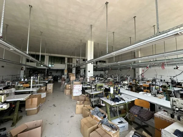 Tirane, jepet me qera ambjent biznesi Kati 4, 1.080 m² (Sauk)