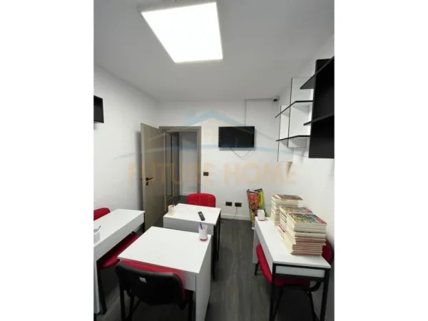 Tirane, shitet apartament 2+1 Kati 1, 95 m² 135.000 € (Rruga Muhamet Gjollesha)