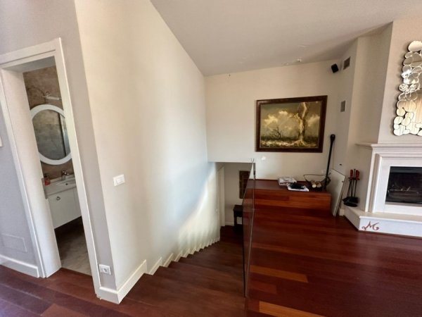 Tirane, jepet me qera Vile 3+1+Aneks+Ballkon Kati 2, 220 m² 3.000 € (Long Hill)
