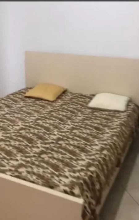 Tirane, jepet me qera apartament 1+1 Kati 1, 120 m² 280 € (5 Maj)