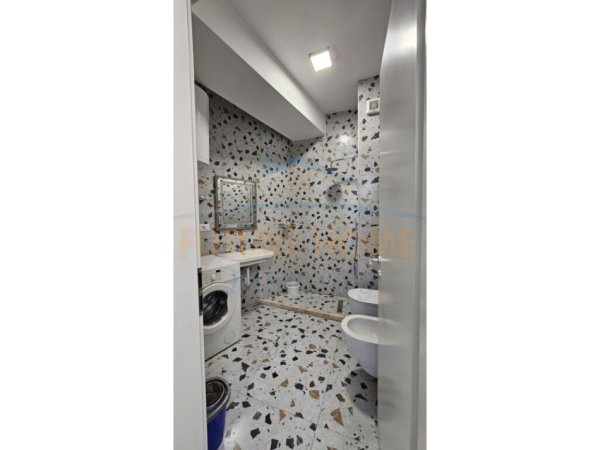 Tirane, jepet me qera apartament 2+1 Kati 3, 98 m² 450 € (Ali Dem)