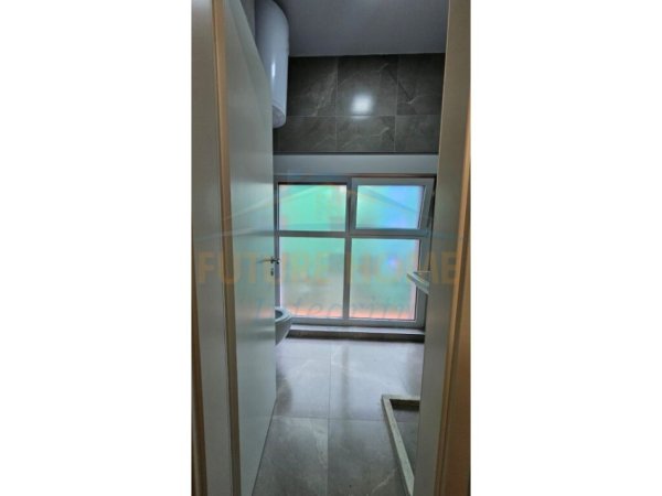 Tirane, jepet me qera apartament 2+1 Kati 3, 98 m² 450 € (Ali Dem)