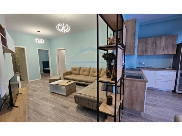 Tirane, jepet me qera apartament 2+1 Kati 3, 98 m² 450 € (Ali Dem)