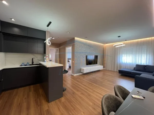 Tirane, shitet apartament 2+1 Kati 3, 126 m² 152.000 € (Caza Italia)