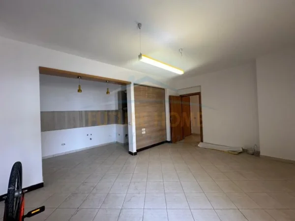 Tirane, shitet apartament 2+1 Kati 11, 101 m² 165000 € (Rruga e Kavajes)