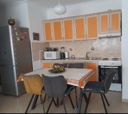 Tirane, jepet me qera apartament 2+1 Kati 4, 97 m² 400 € (YZBERISHT)