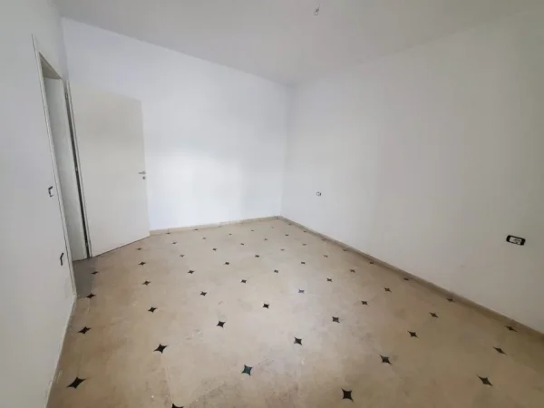Tirane, shitet apartament 1+1+Ballkon Kati 1, 67 m² 65.000 € (Fresku)
