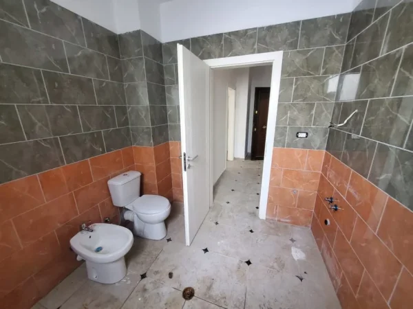 Tirane, shitet apartament 1+1+Ballkon Kati 1, 67 m² 65.000 € (Fresku)