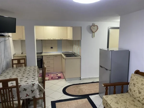 Tirane, jepet me qera apartament 1+1 Kati 1, 60 m² 300 € (SELITE)