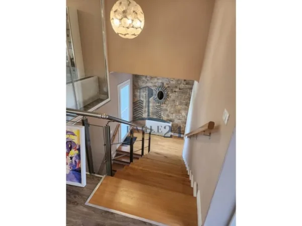 Tirane, jepet me qera 3+1+Aneks+Ballkon Kati 0, 550 m² 2.000 € (teg)