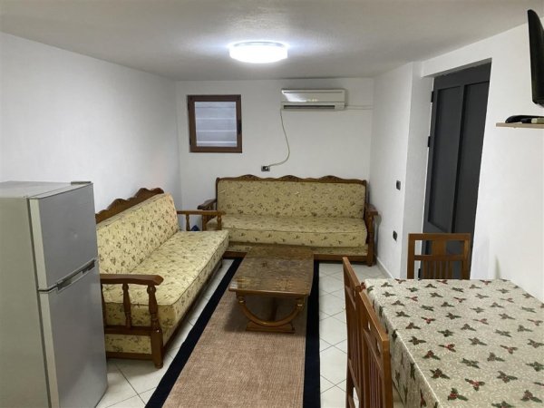 Tirane, jepet me qera apartament 1+1 Kati 1, 60 m² 300 € (SELITE)