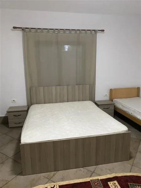 Tirane, jepet me qera apartament 1+1 Kati 1, 60 m² 300 € (SELITE)