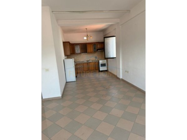 Tirane, shitet apartament 2+1+2 Kati 4, 110 m² 120.000 € (Pranë Universitetit Zoja e Këshillit të Mirë)