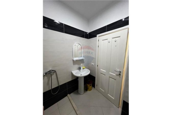 shitet apartament 1+1 , 54 m² 83.700 € (Gjiri Lalzit)