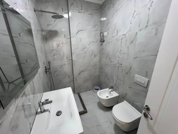 Tirane, shes apartament 3+1+Ballkon Kati 3, 145 m² 230.000 € (KOPSHTI ZOOLOGJIK)