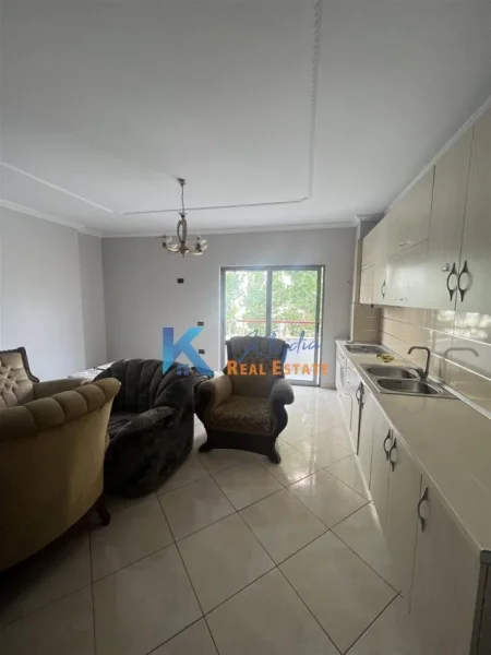 Tirane, jepet me qera zyre Kati 3, 103 m² 500 € (Astir, afer bar 2 Palma)