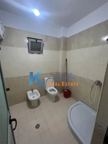 Tirane, jepet me qera zyre Kati 3, 103 m² 500 € (Astir, afer bar 2 Palma)