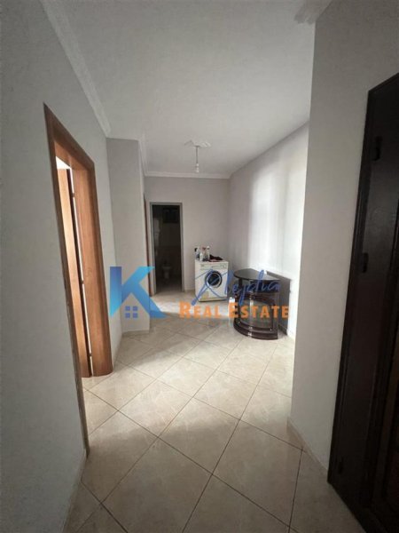 Tirane, jepet me qera zyre Kati 3, 103 m² 500 € (Astir, afer bar 2 Palma)