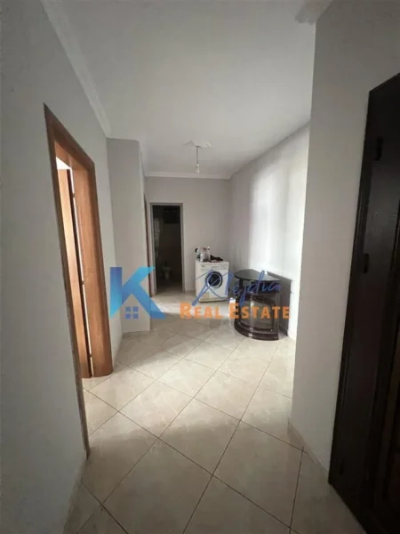 Tirane, jepet me qera zyre Kati 3, 103 m² 500 € (Astir, afer bar 2 Palma)