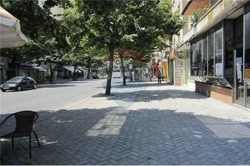 Shqiperi, jepet me qera ambjent biznesi Kati -1, 250 m² 1.500 € (Abdyl Frasheri - Bllok - Libri Universitar)