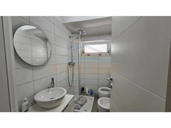 Tirane, jepet me qera apartament 2+1+Ballkon Kati 4, 60 m² 500 € (Ferit Xhajko)