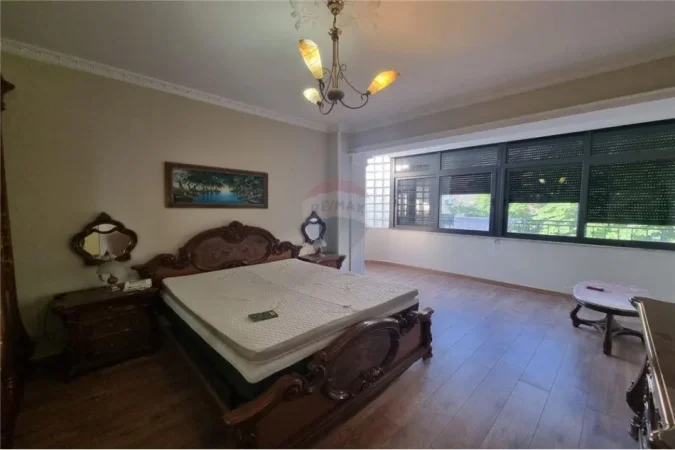 Tirane, jepet me qera zyre Kati 3, 235 m² 1.400 € (Rruga Sami Frasheri - LSI)