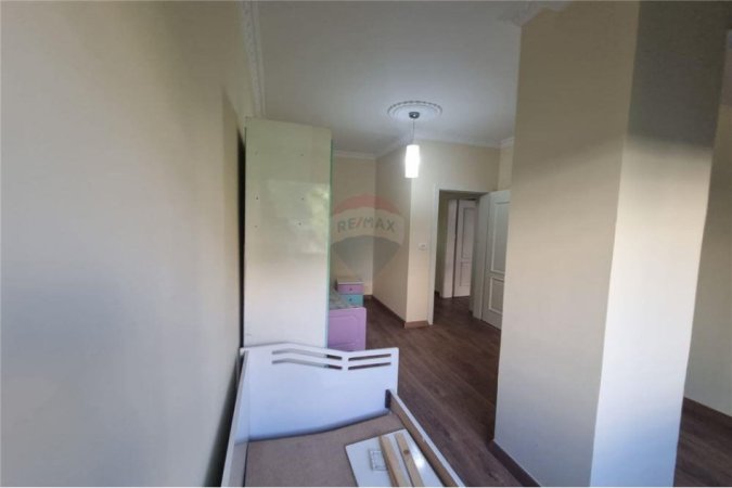 Tirane, jepet me qera zyre Kati 3, 235 m² 1.400 € (Rruga Sami Frasheri - LSI)