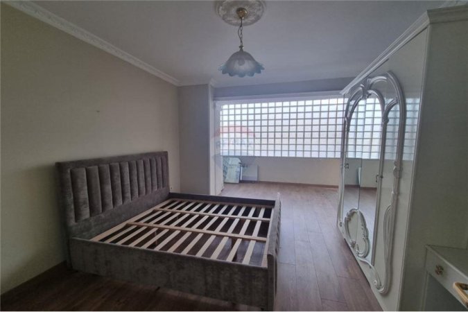 Tirane, jepet me qera zyre Kati 3, 235 m² 1.400 € (Rruga Sami Frasheri - LSI)