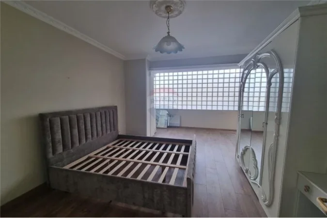 Tirane, jepet me qera zyre Kati 3, 235 m² 1.400 € (Rruga Sami Frasheri - LSI)