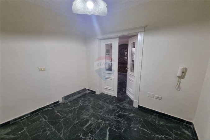 Tirane, jepet me qera zyre Kati 3, 235 m² 1.400 € (Rruga Sami Frasheri - LSI)