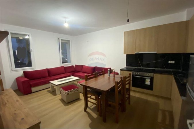 Tirane, jepet me qera apartament 2+1 , 80 m² 550 € (benjamin kruta - Fusha e Aviacionit)