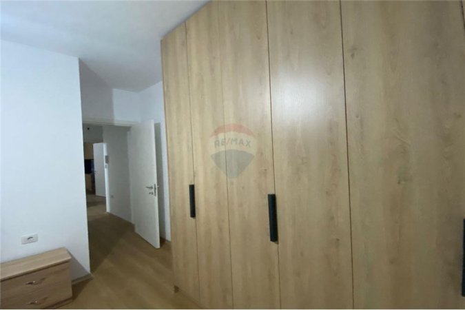 Tirane, jepet me qera apartament 2+1 , 80 m² 550 € (benjamin kruta - Fusha e Aviacionit)
