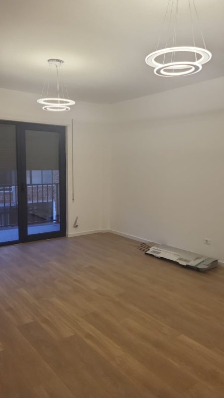 Jap apartament 1+1 me qera per zyra