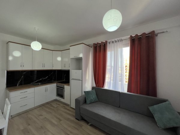 Tirane, jepet me qera apartament 2+1 , 90 m² (ish fusha e aviacionit)