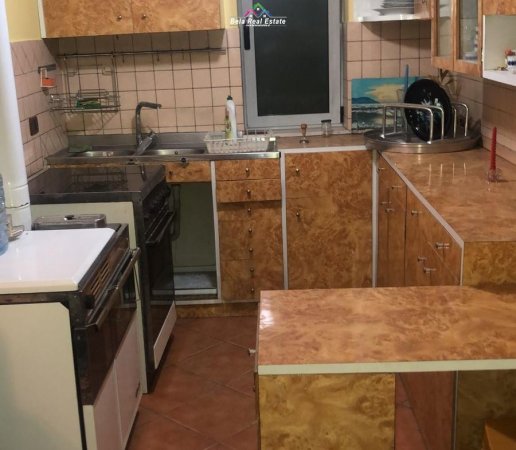 Tirane, jepet me qera apartament 2+1 Kati 4, 72 m² 470 € (Brryli)