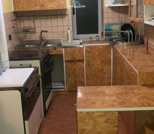 Tirane, jepet me qera apartament 2+1 Kati 4, 72 m² 470 € (Brryli)