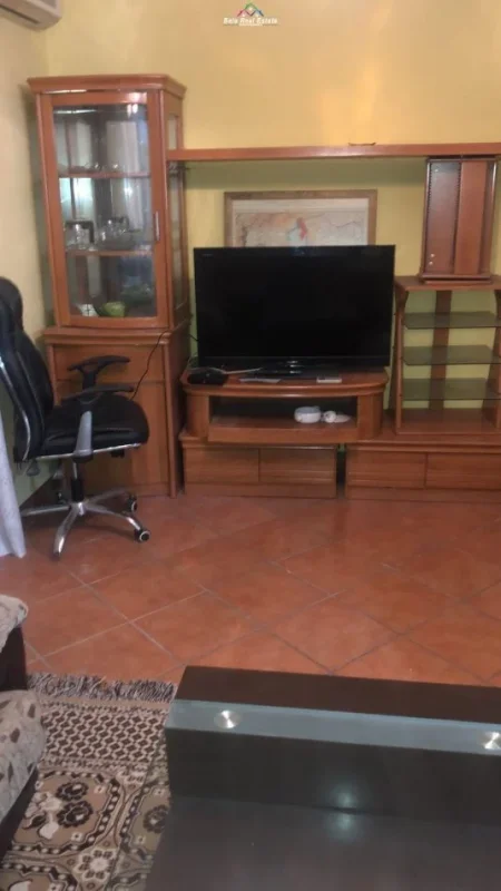 Tirane, jepet me qera apartament 2+1 Kati 4, 72 m² 470 € (Brryli)