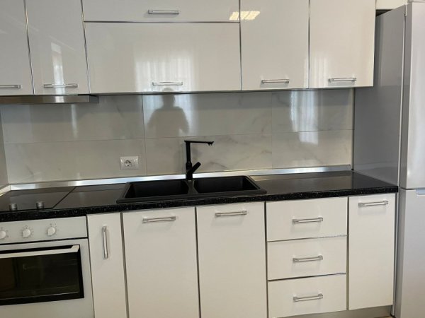 Tirane, jepet me qera 2+1+Ballkon Kati 8, 100 m² 500 € (Astir)