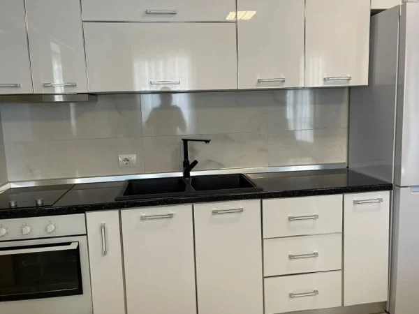 Tirane, jepet me qera 2+1+Ballkon Kati 8, 100 m² 500 € (Astir)