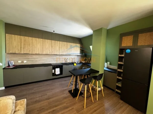 Tirane, jepet me qera apartament 2+1+Ballkon Kati 6, 140 m² 1.000 € (Liqeni Artificial)