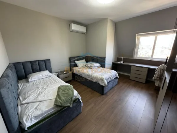 Tirane, jepet me qera apartament 2+1+Ballkon Kati 6, 140 m² 1.000 € (Liqeni Artificial)