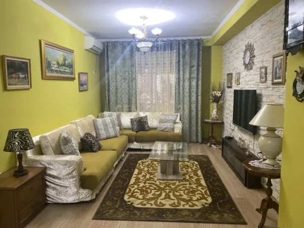 Tirane, shitet apartament 2+1+Ballkon Kati 2, 109 m² 102.000 € (Fresk, Rruga Thesarit, prane Shkollës "17 Shkurti")